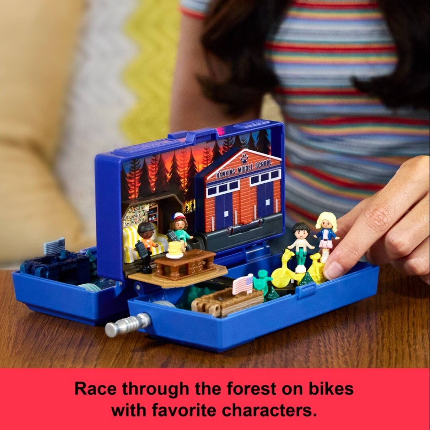 Race through the forest on bikes with favorite characters.