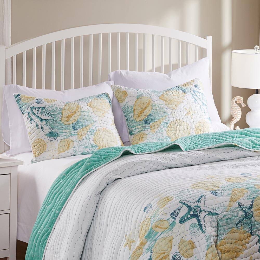 Angle. BreeBe - Grand Bahama Sham King - White.