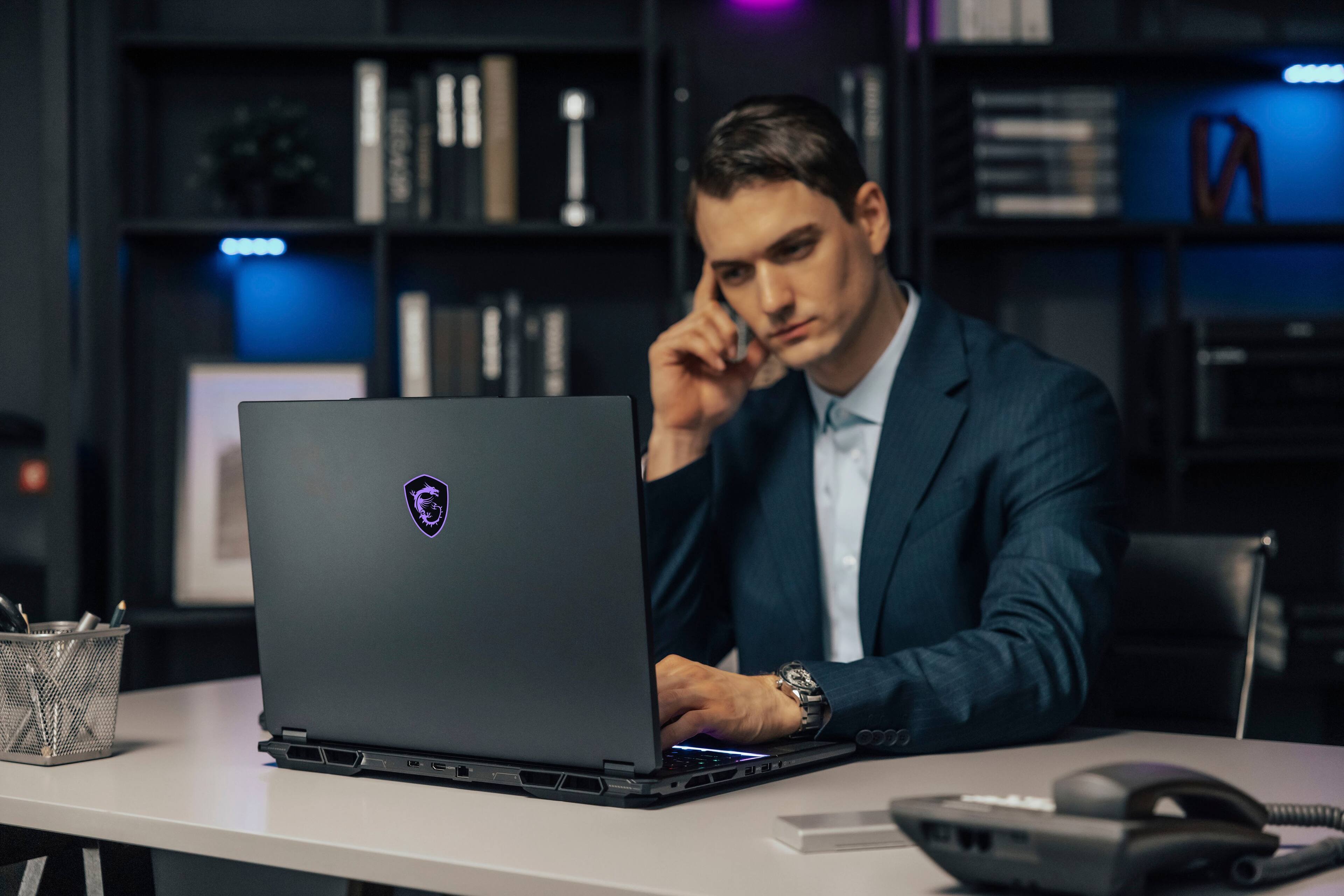 Alt View 10. MSI - Stealth 18 AI 18" 120Hz UHD+ Ultra Thin Gaming Laptop-Intel Core Ultra9-185H with 32GB Memory-RTX 4080-1TB SSD - Midnight Black.