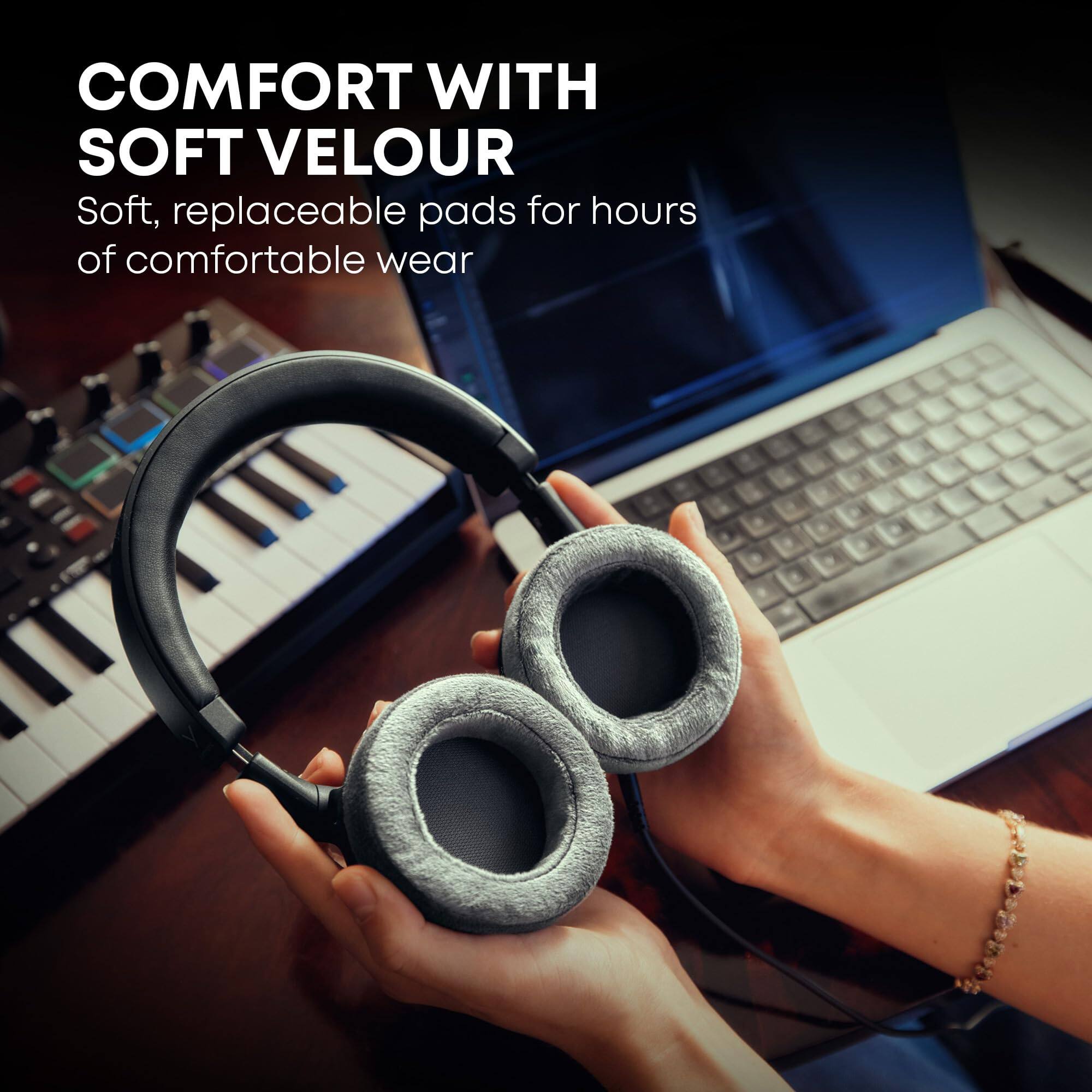 COMFORT WITH SOFT VELOUR  
Soft, replaceable pads for hours of comfortable wear