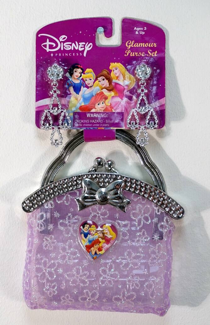 Disney PRINCESS  
Ages 3 & Up  
Glamour Purse Set  

WARNING: CHOKING HAZARD - Small parts. Not for children under 3 years.