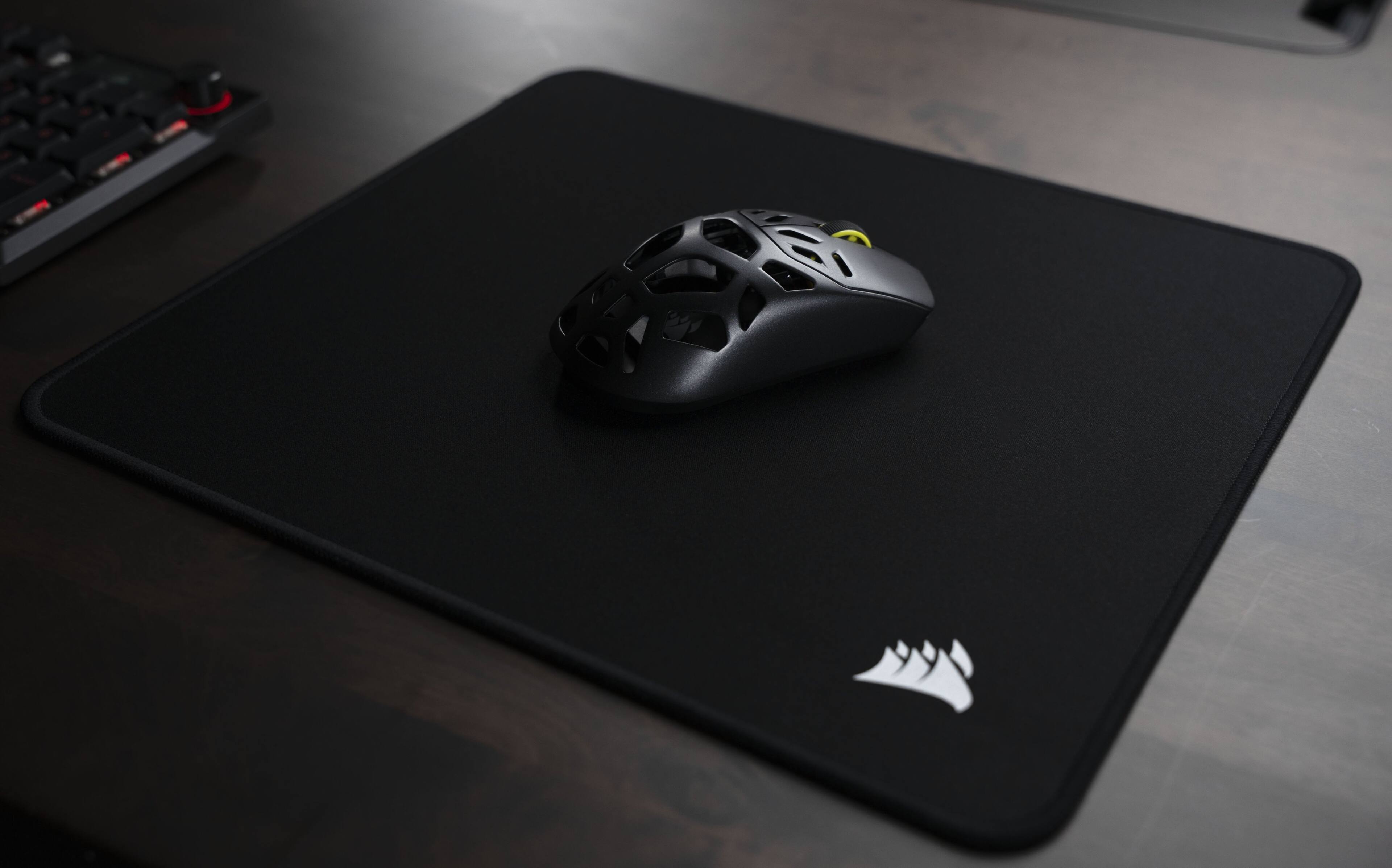 Alt View 5. CORSAIR - MM Anti-fray Cloth Gaming Mouse Pad - Medium - Black.