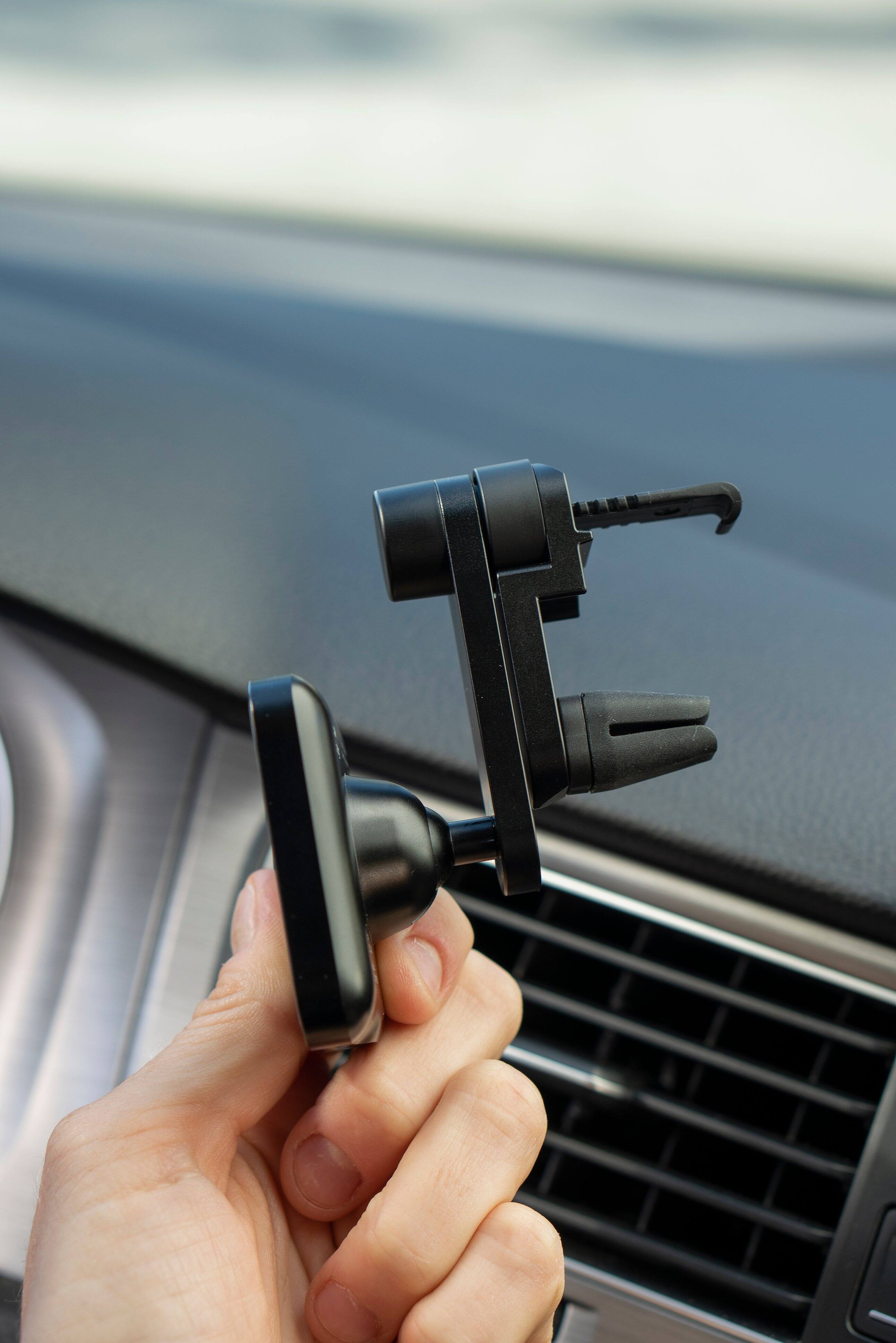 Left. Peak Design - Mobile Car Mount Vent Charging v2 - Black.