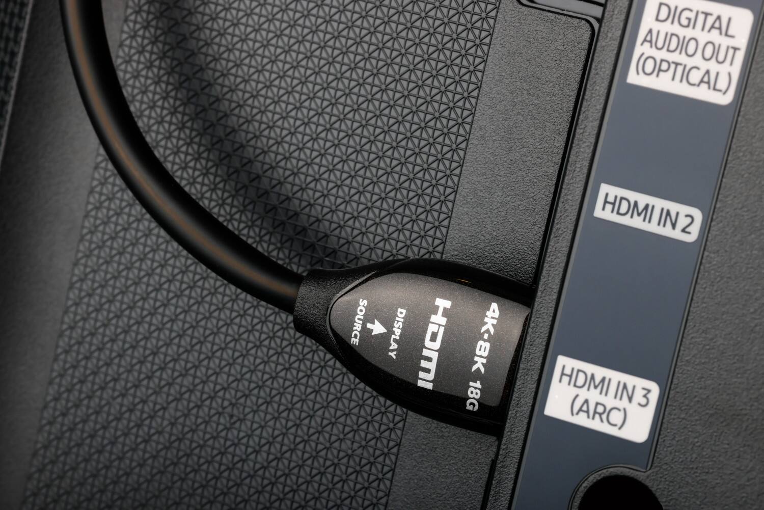 DIGITAL AUDIO OUT (OPTICAL)  
SOURCE DISPLAY  
HDMI 4K-8K 18G  
HDMI IN 2  
HDMI IN 3 (ARC)