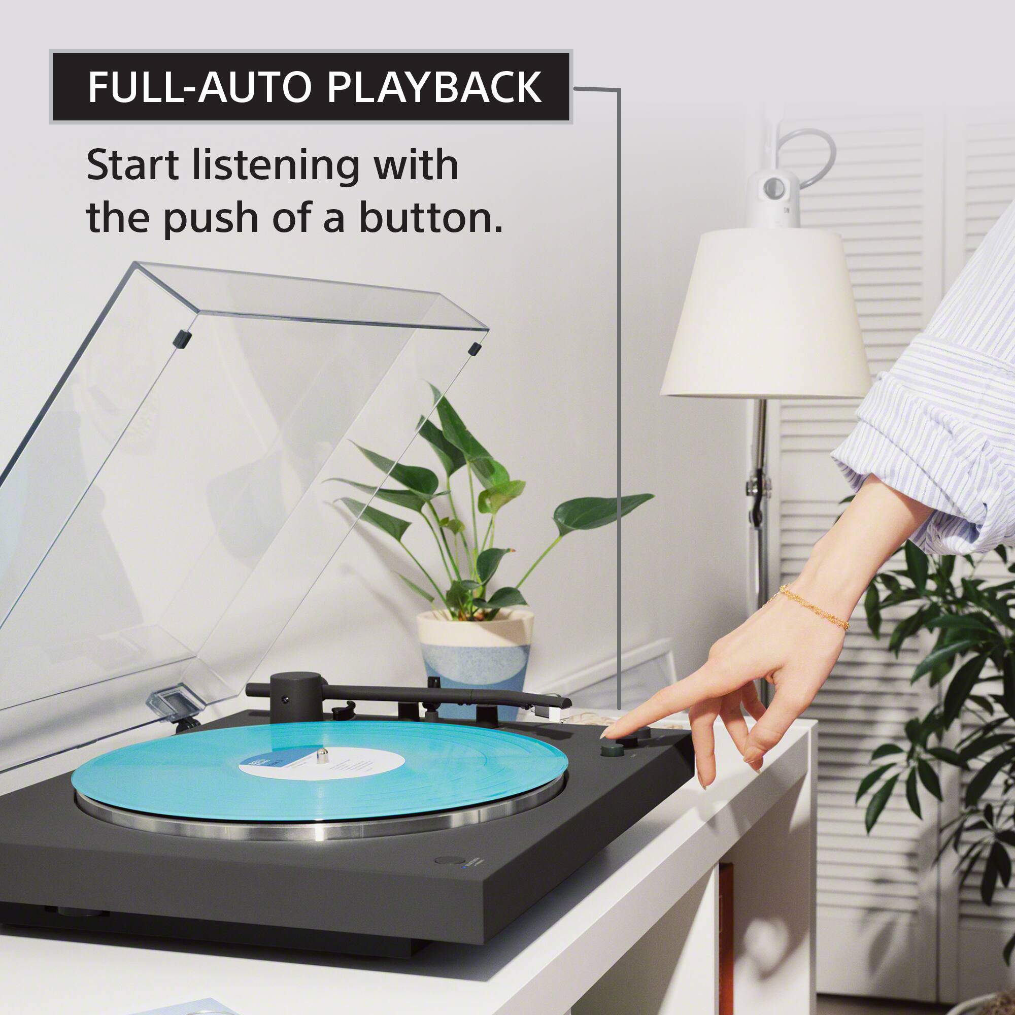 FULL-AUTO PLAYBACK  
Start listening with the push of a button.