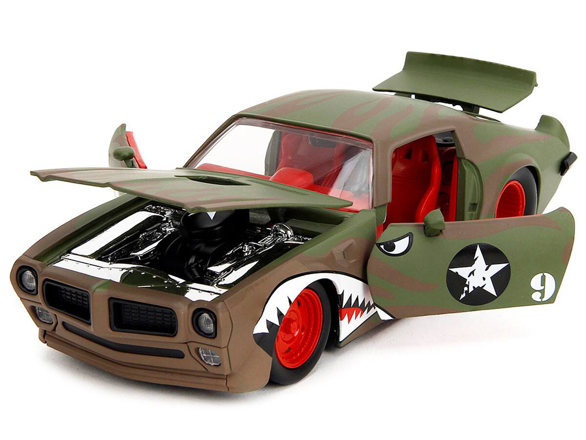 Angle. Jada - 1972 Pontiac Firebird #9 Green Camouflage Flames with Graphics and Red Interior "Bigtime Muscle" Series 1/24 - Green/Red.