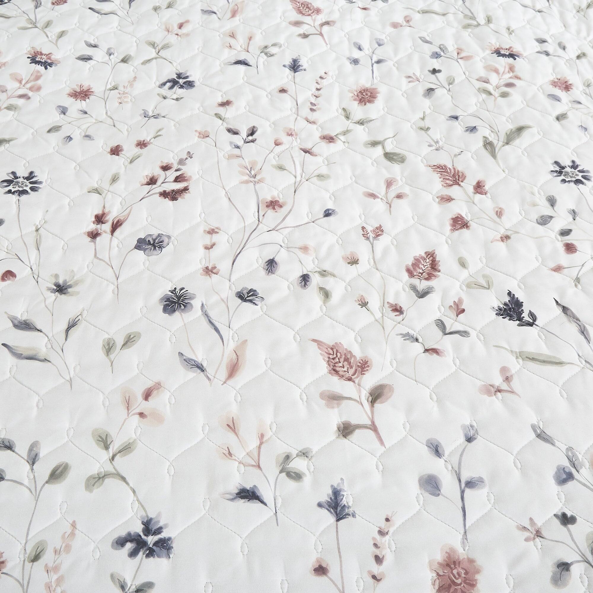 Angle. MarCielo - MarCielo 3 Piece Lightweight Quilt Bedspread Set Reversible Floral Botanical - Pink Wildflower.