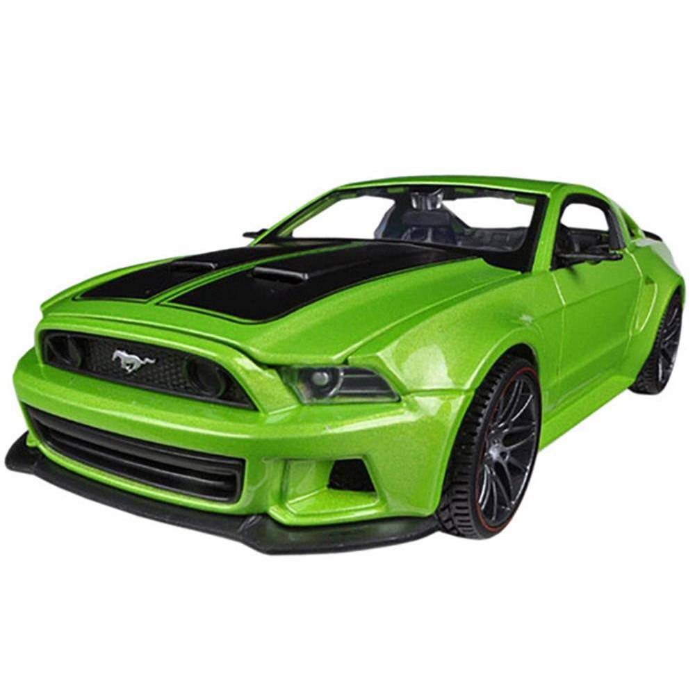 Angle. Maisto - 2014 Ford Mustang "Street Racer" Green Metallic with Black Stripes "Special Edition" Series 1/24 - Green Metallic with Black.