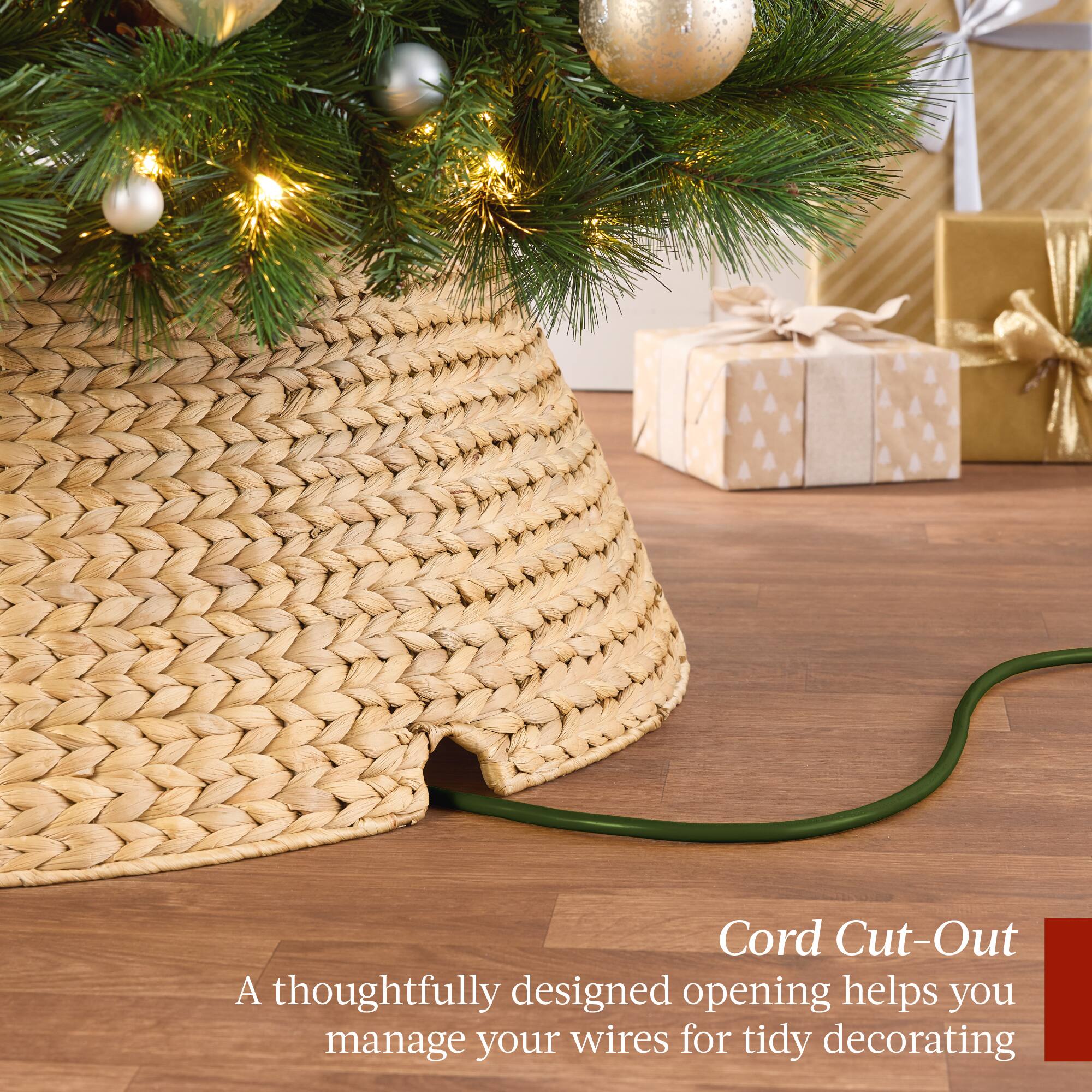 Cord Cut-Out  
A thoughtfully designed opening helps you manage your wires for tidy decorating