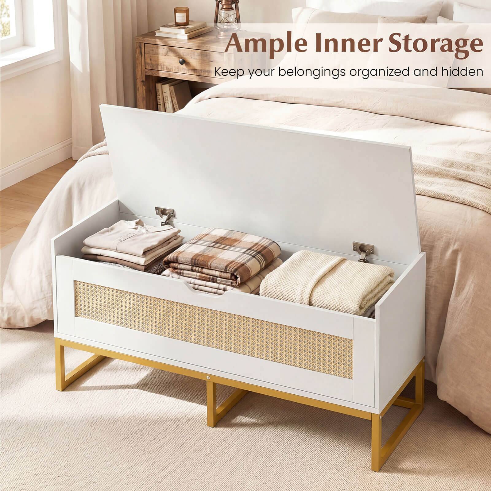 Ample Inner Storage  
Keep your belongings organized and hidden