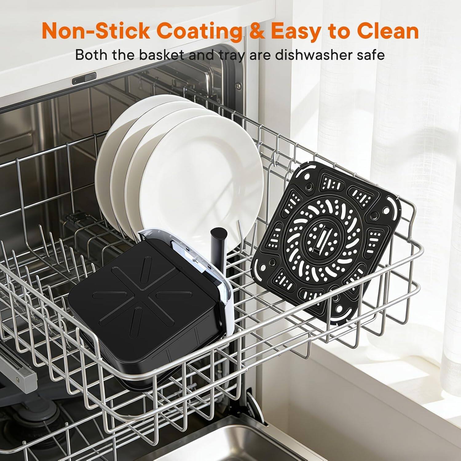 Non-Stick Coating & Easy to Clean  
Both the basket and tray are dishwasher safe