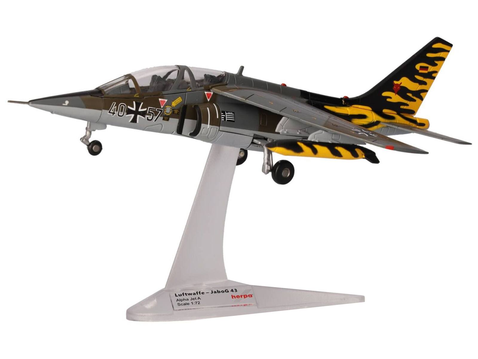 40 57  
Luftwaffe - JaboG 43  
Alpha Jet A  
Scale 1:72