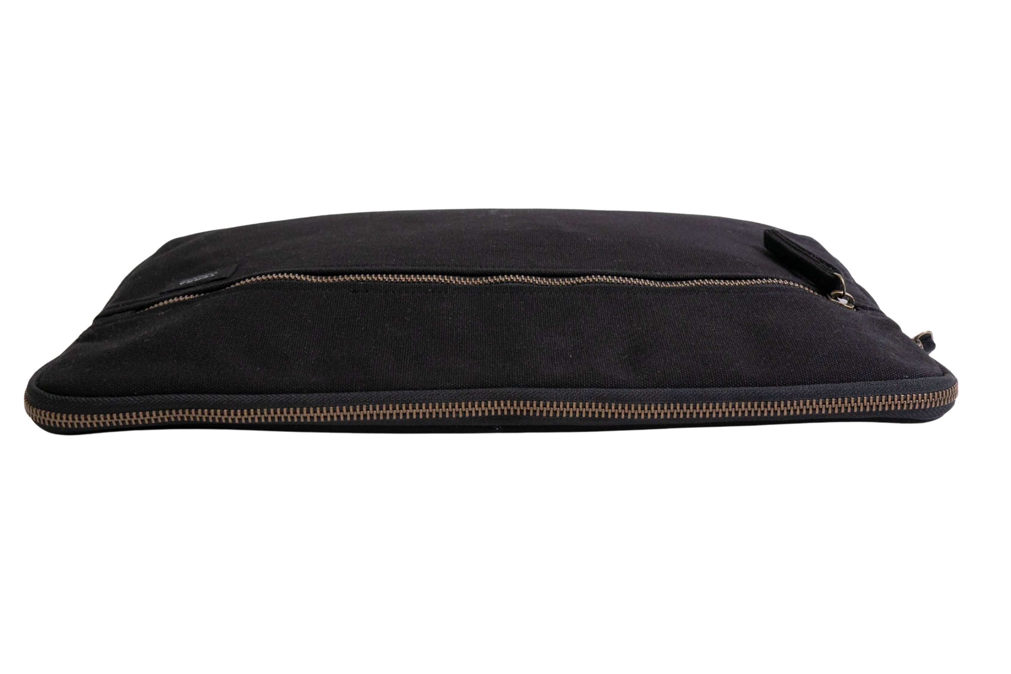 Alt View 1. Terra Thread - Organic Cotton Laptop Sleeve 15 inches - Black.