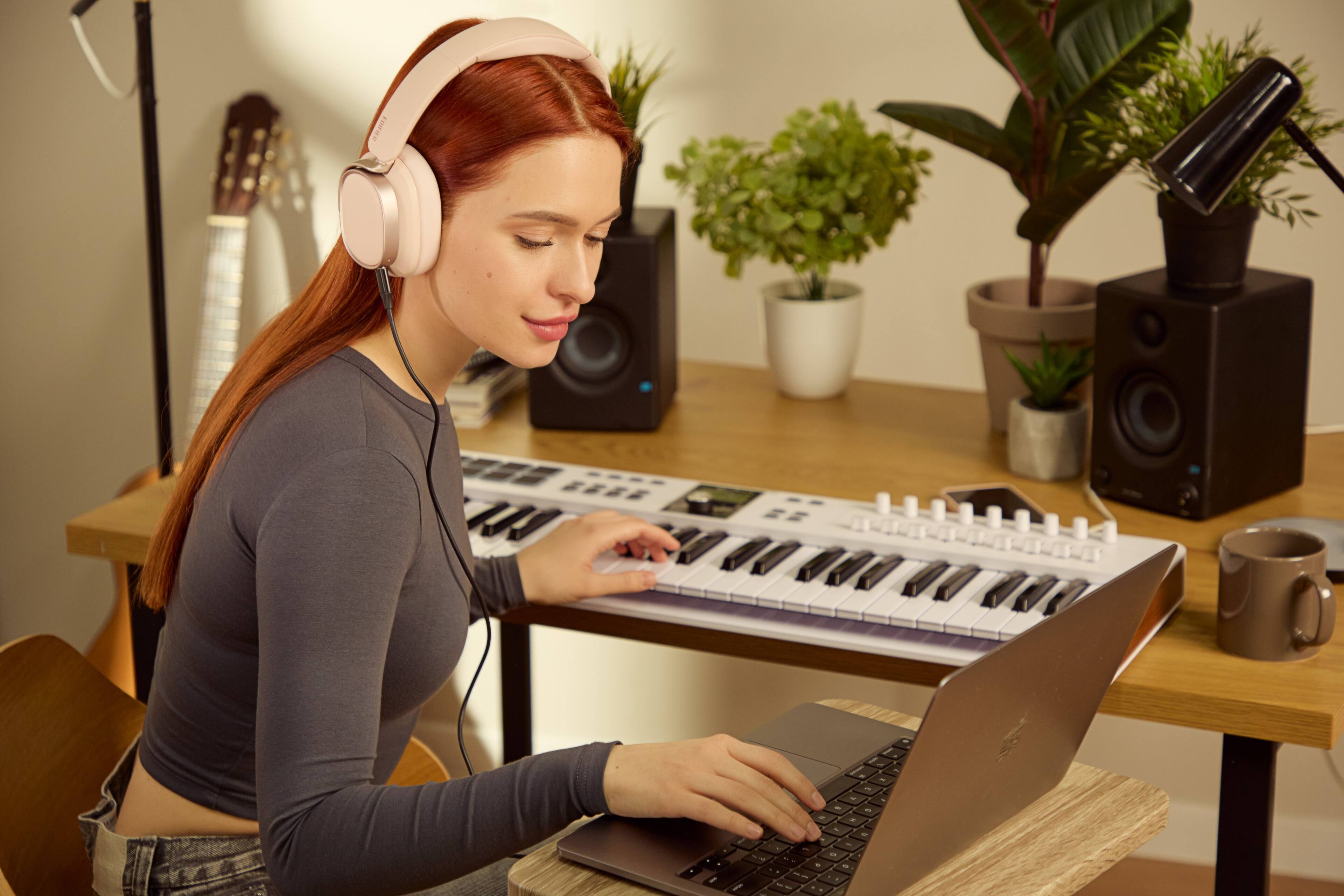 Back. Edifier - ES850NB Active Noise Cancelling Headphones - Pink.