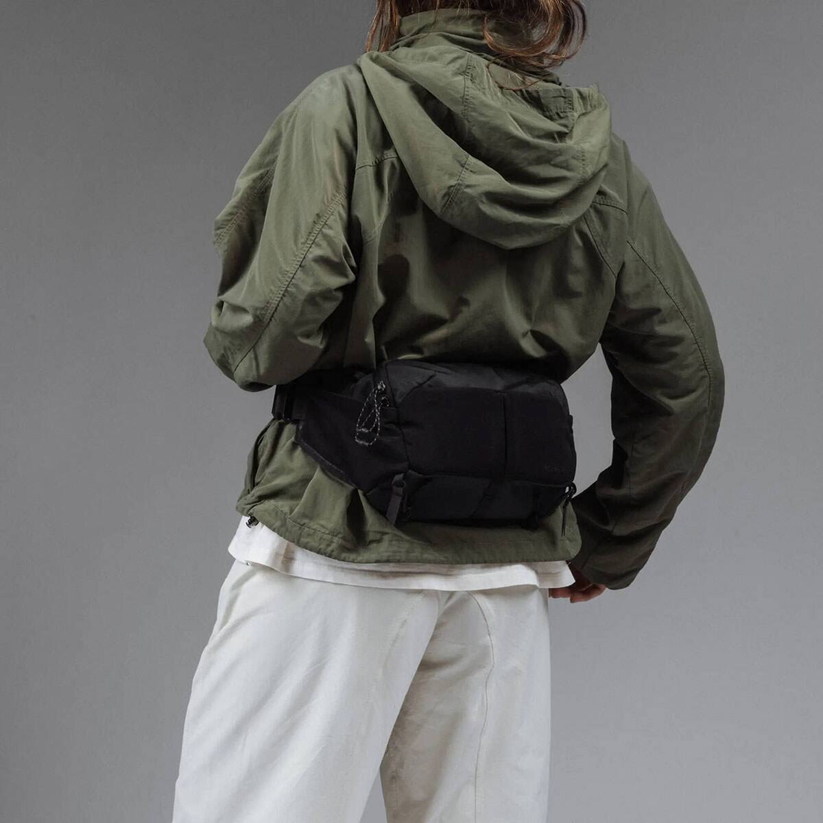Alt View 9. Moment - Moment Slate 4L Camera Sling Bag - Black.