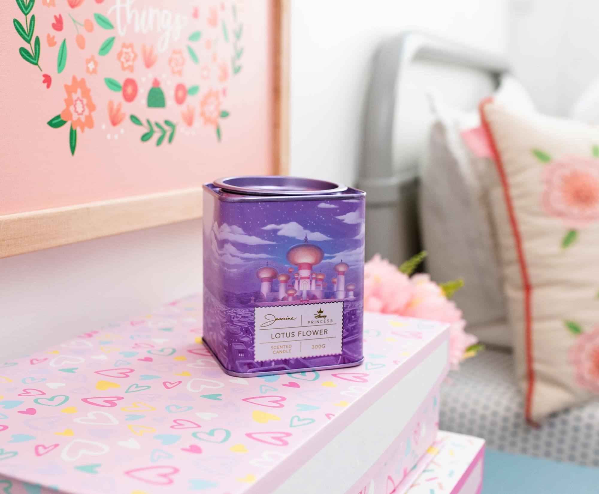 Sure, here is the corrected and grouped text:

**Product Name:**
- Princess Lotus Flower Scented Candle

**Details:**
- 300g

**Brand:**
- Jasmine

**Additional Text:**
- Things