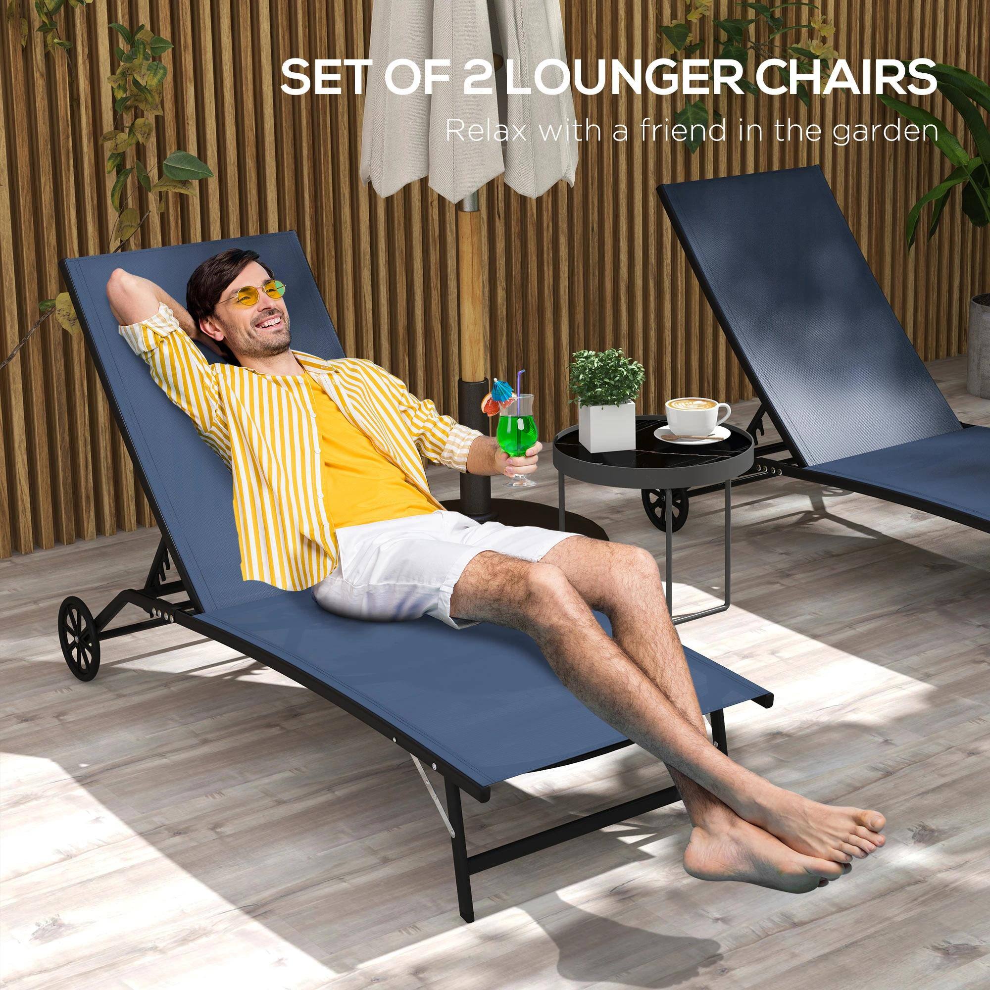 SET OF 2 LOUNGER CHAIRS
Relax with a friend in the garden