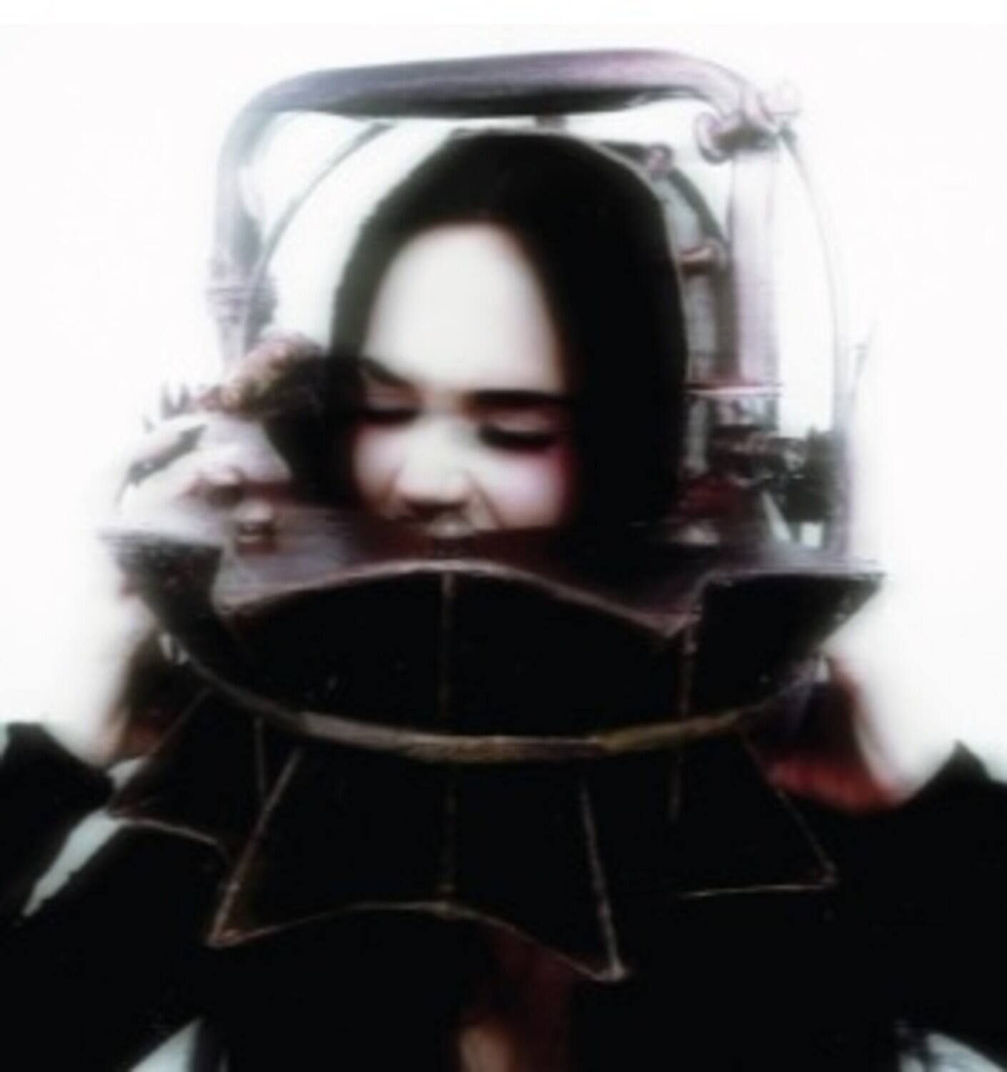 Front. Maggie Lindemann - HEADSPLIT   - COMPACT DISCS.