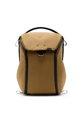 Angle. Peak Design - Everyday Backpack V2 20L - Coyote.