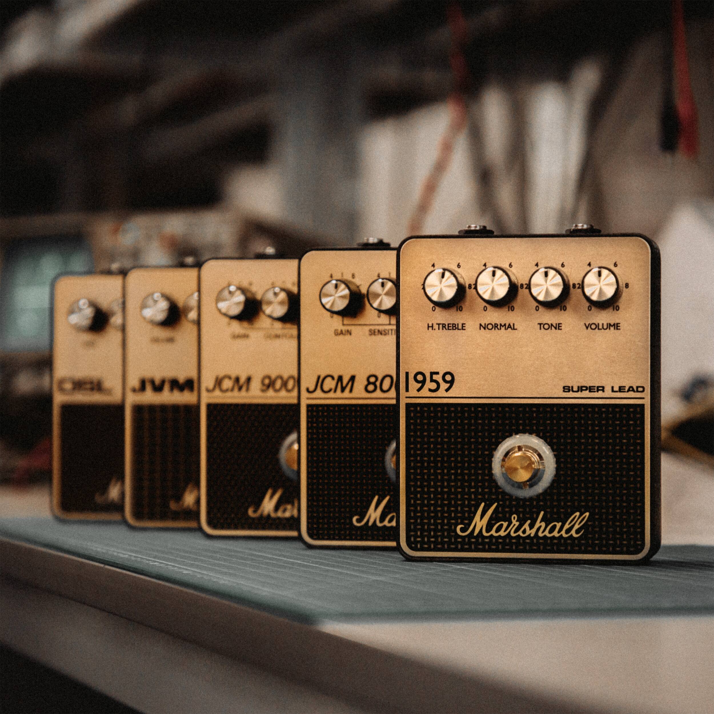 A.E 4 4 . 4 4  4 1 & 82 4 I 4  2 0 a 0 O 0 d o GAIN SENSIT H.TREBLE NORMAL TONE VOLUME ORN MVL JCM 900 JCM 80 1959 SUPER LEAD Ma Marshall