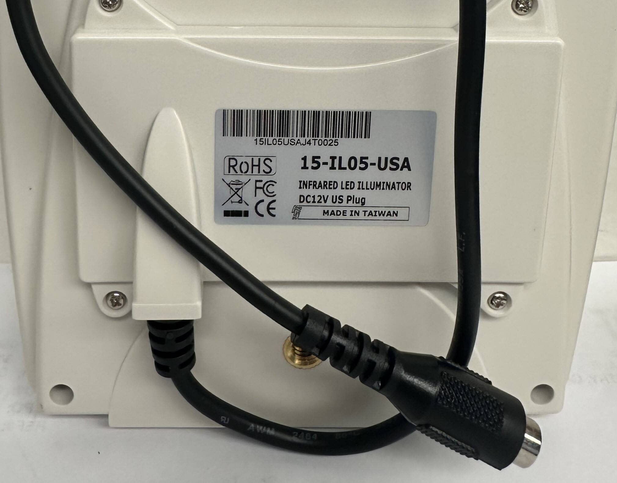 15IL05USAJ4T0025  
ROHS  
FC  
CE  

15-IL05-USA  
INFRARED LED ILLUMINATOR  
DC12V US Plug  
MADE IN TAIWAN