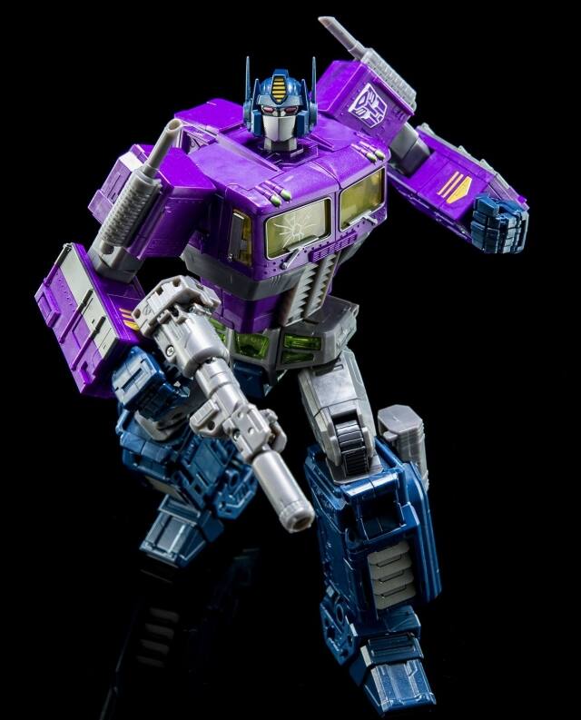 Alt View 2. Transformers - Shattered Glass Optimus Prime | Transformers Masterpiece.