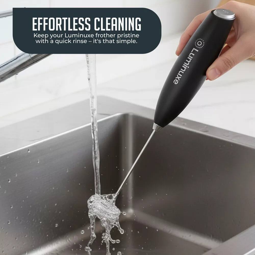 EFFORTLESS CLEANING  
Keep your Luminuxe frother pristine with a quick rinse – it's that simple.