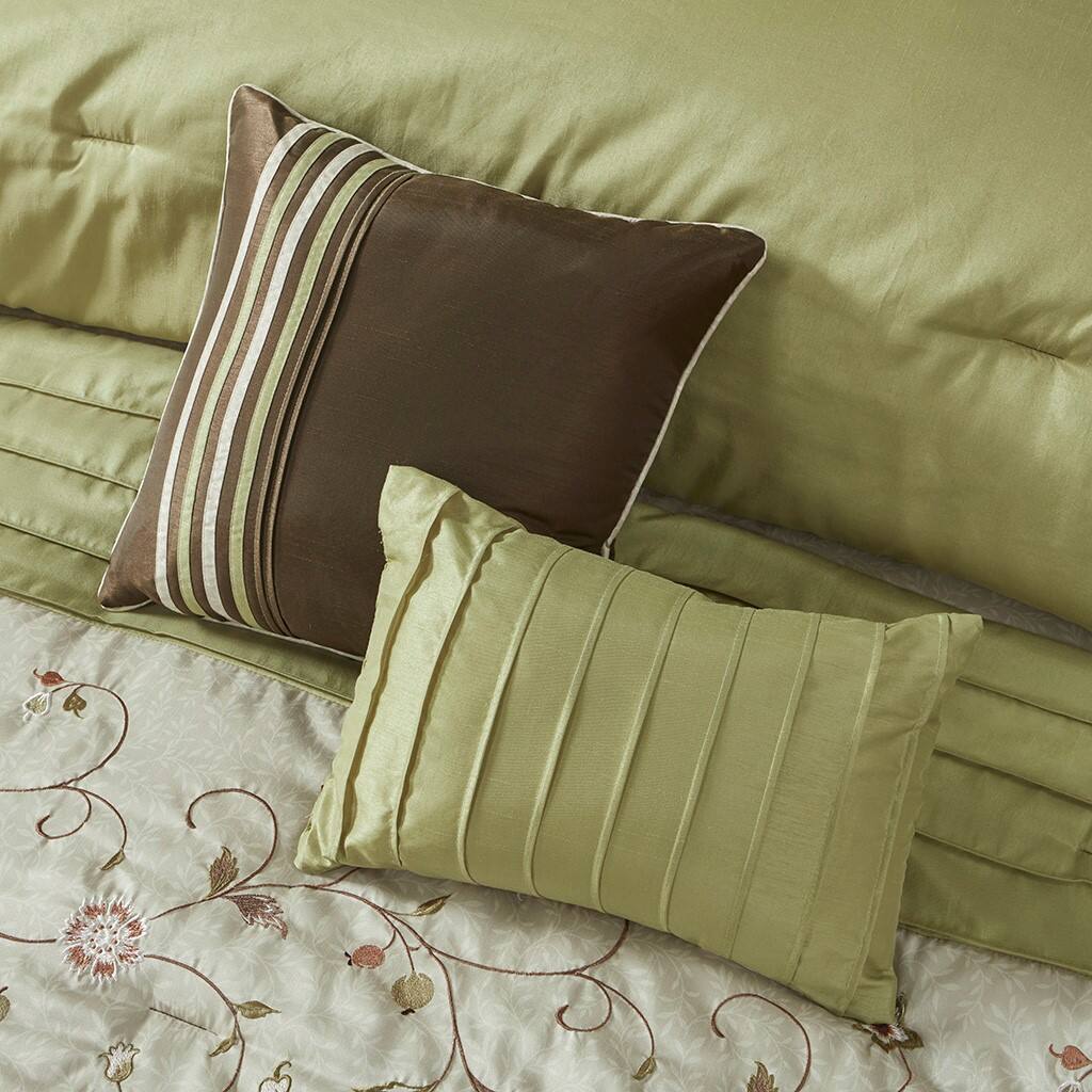 Alt View 2. Gracie Mills - Gracie Mills Rogelio 7-Piece Transitional Embroidered Comforter Set - Green.