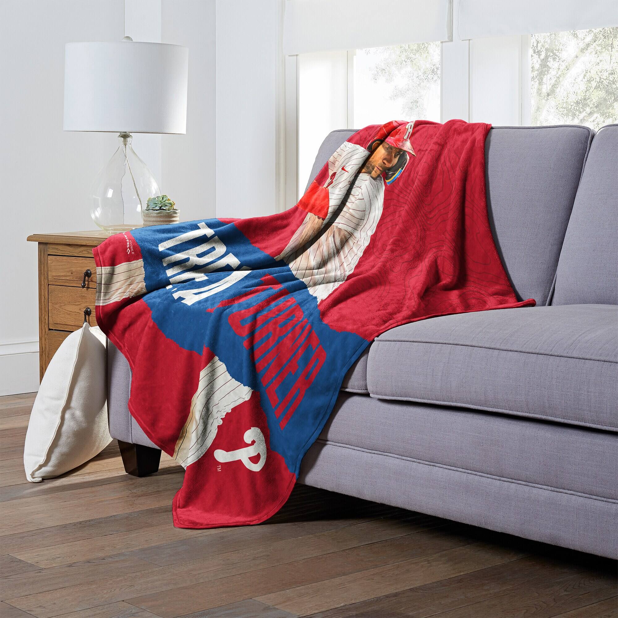 The text on the blanket reads: "TRAVEL" and "P".