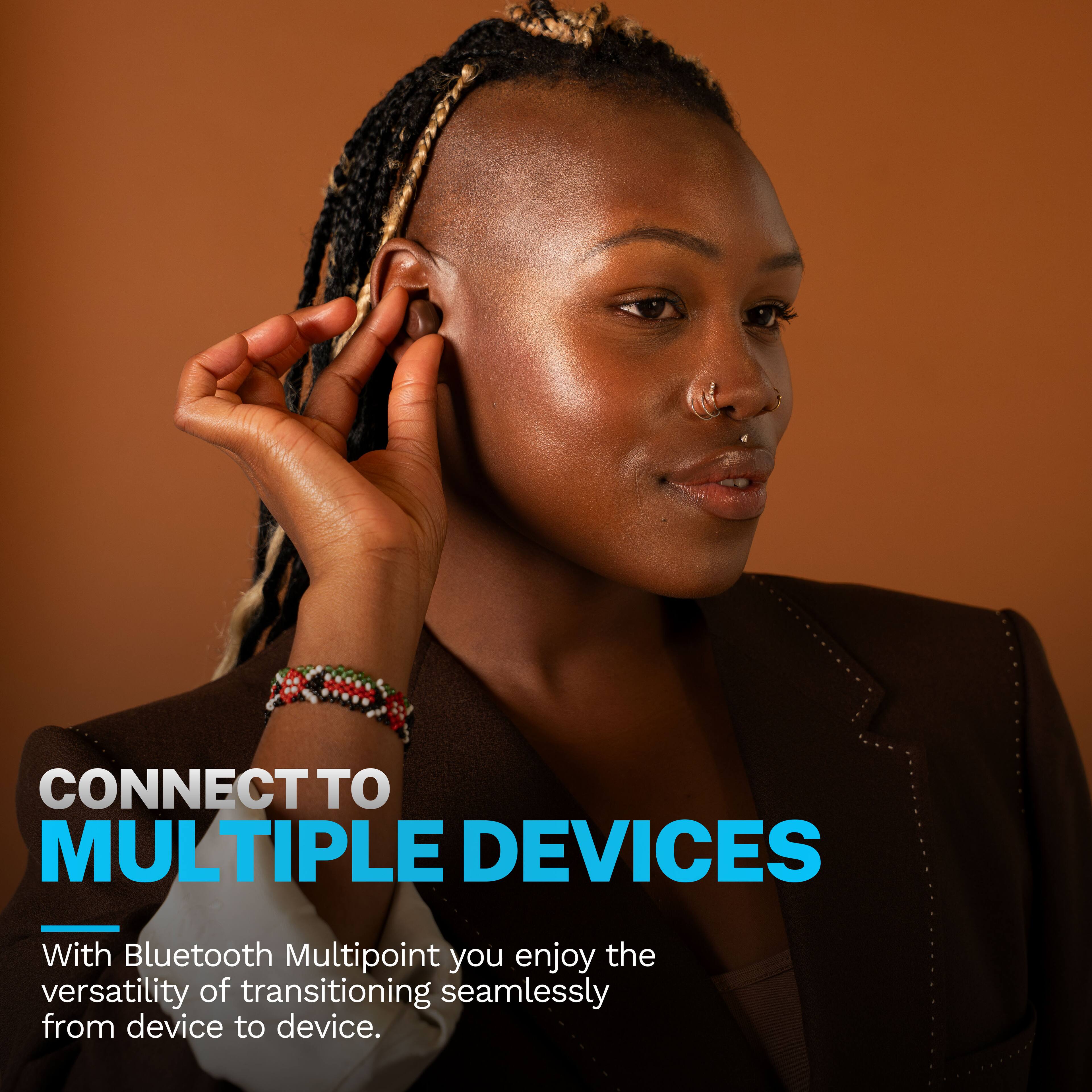 CONNECT TO MULTIPLE DEVICES
With Bluetooth Multipoint you enjoy the versatility of transitioning seamlessly from device to device.