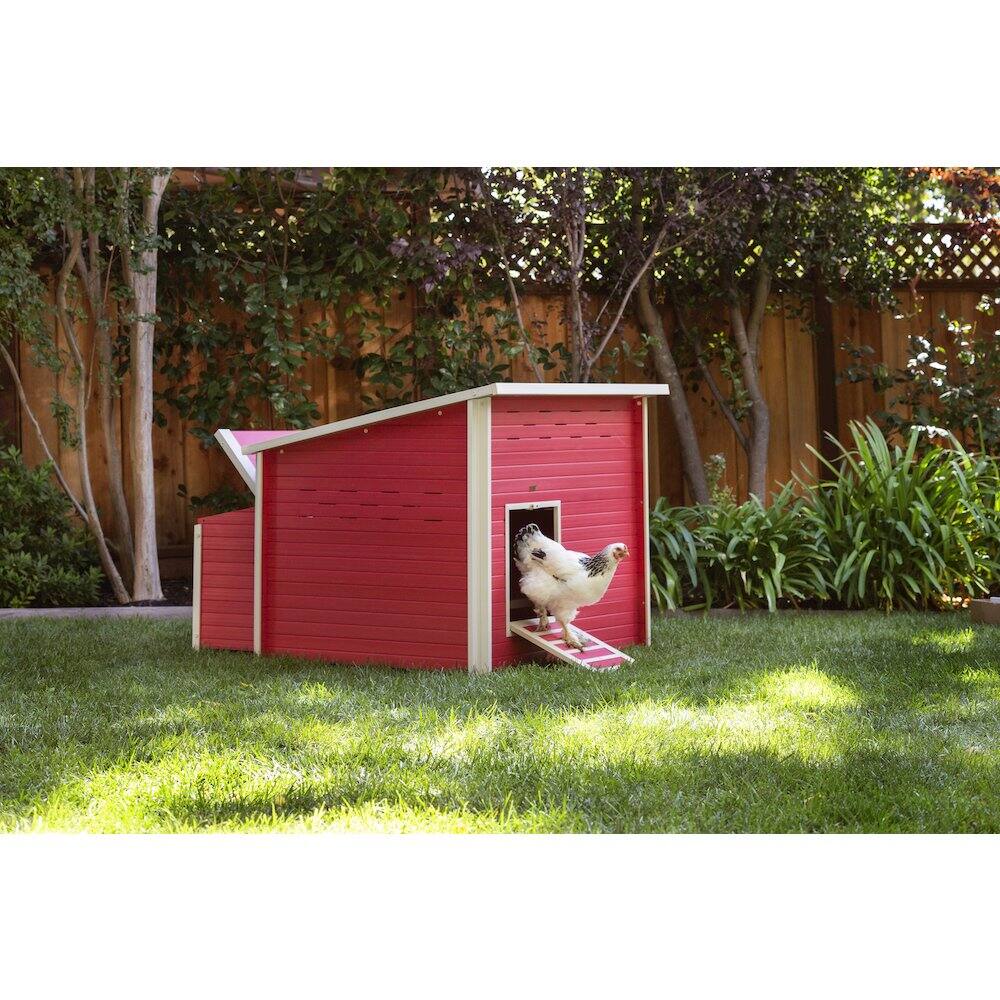 Angle. New Age Pet - Jumbo Fontana Chicken Barn in Red - Red.