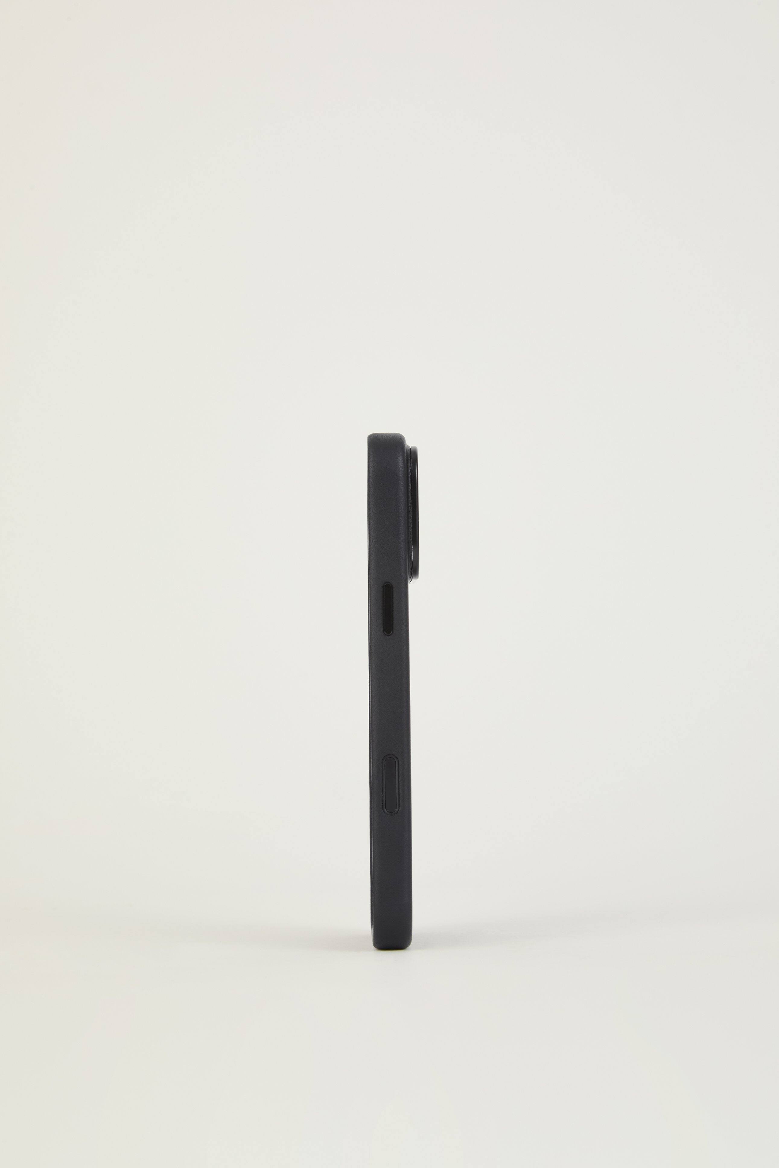Back. Troubadour - iPhone 18 Pro Max Leather Case - Black.