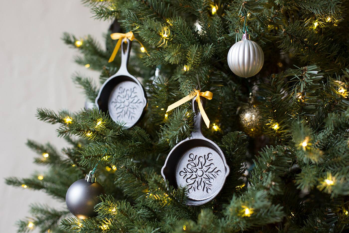 Alt View 2. Lodge - 3.5-Inch Mini Cast Iron Holiday Skillet, Snowflake Imprint - Black.
