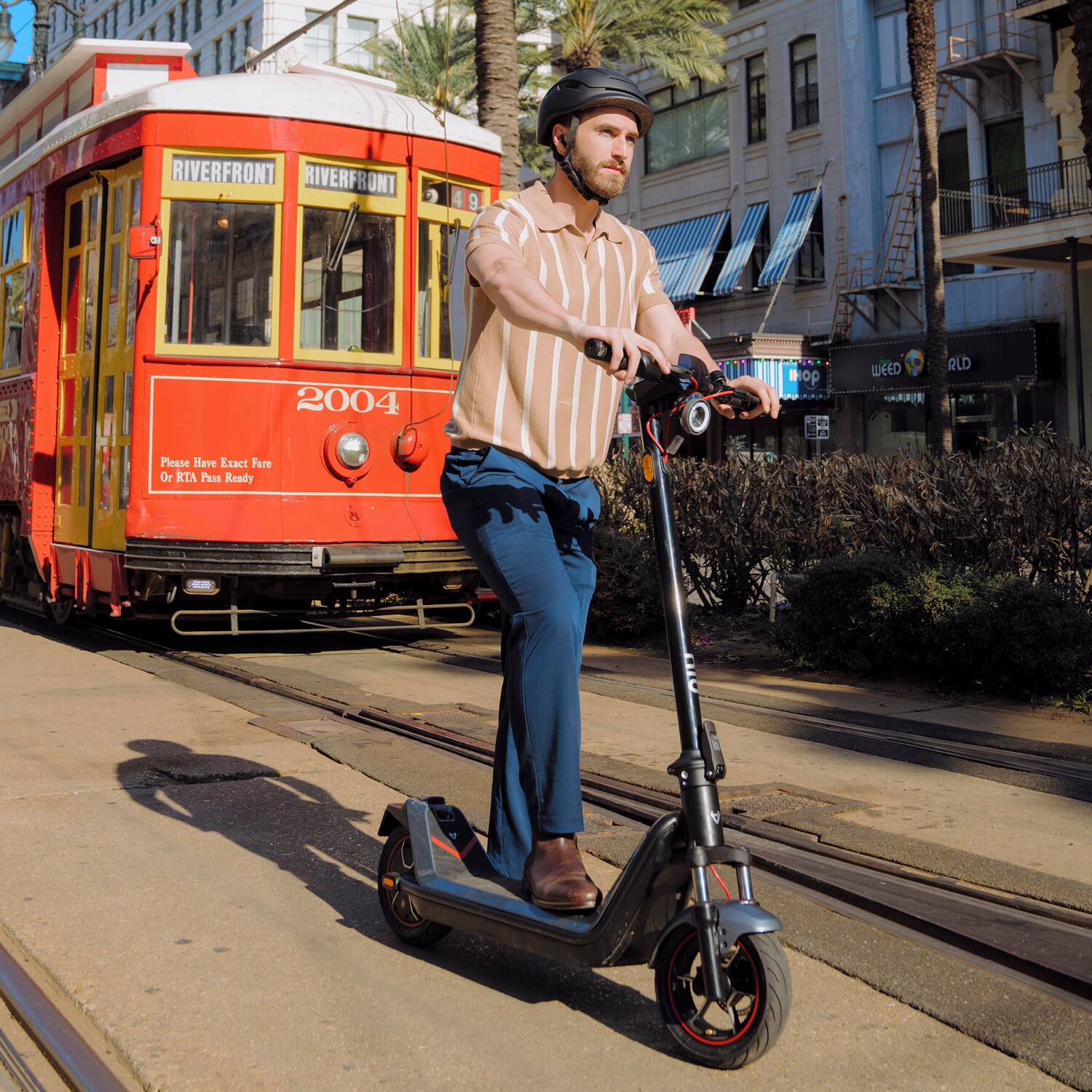 RIVERFRONT  
RIVERFRONT  
2004  
49  
Please Have Exact Fare Or RTA Pass Ready