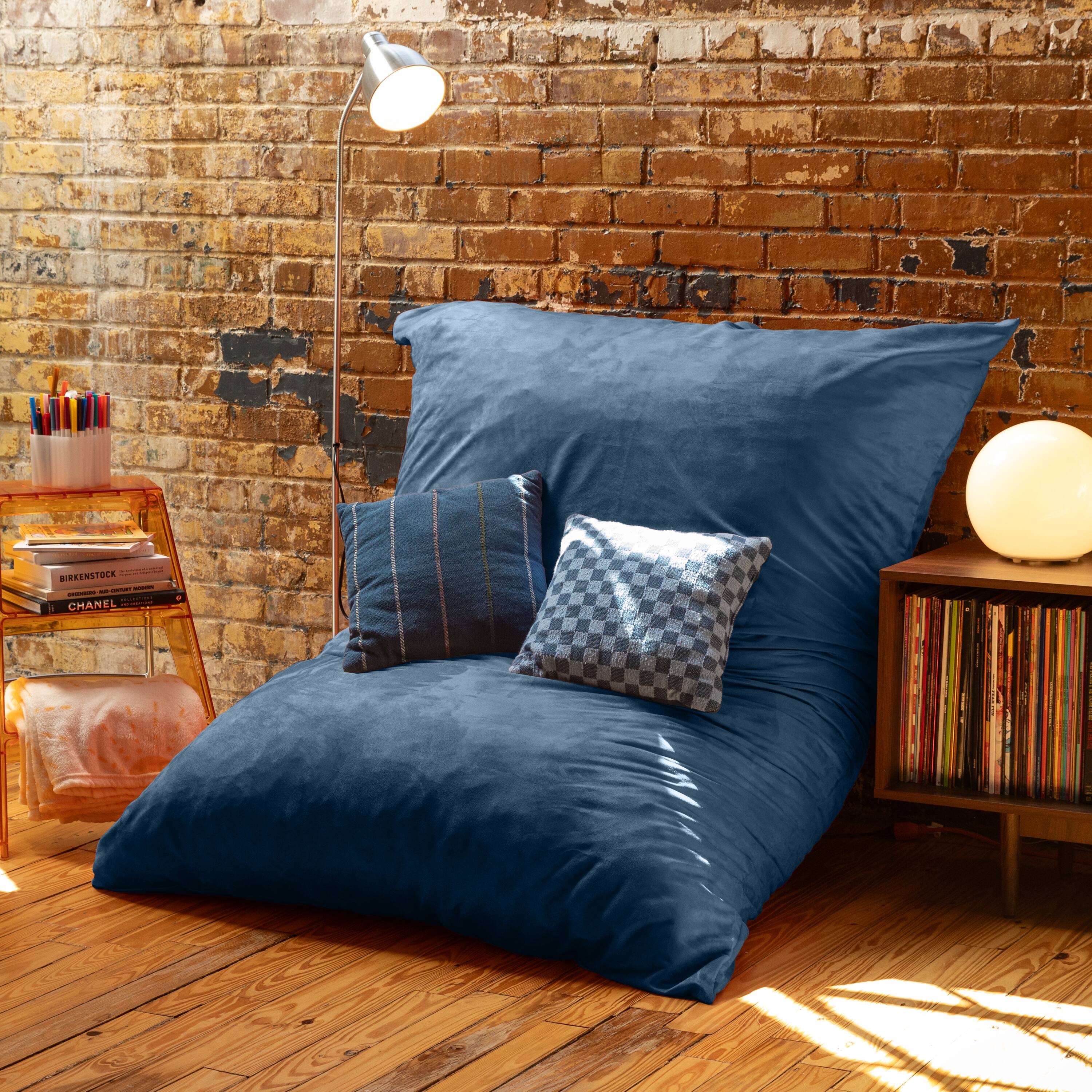 - RONO -  
I  
-  
+ CHANEL  

BIRKENSTOCK  
CHANEL