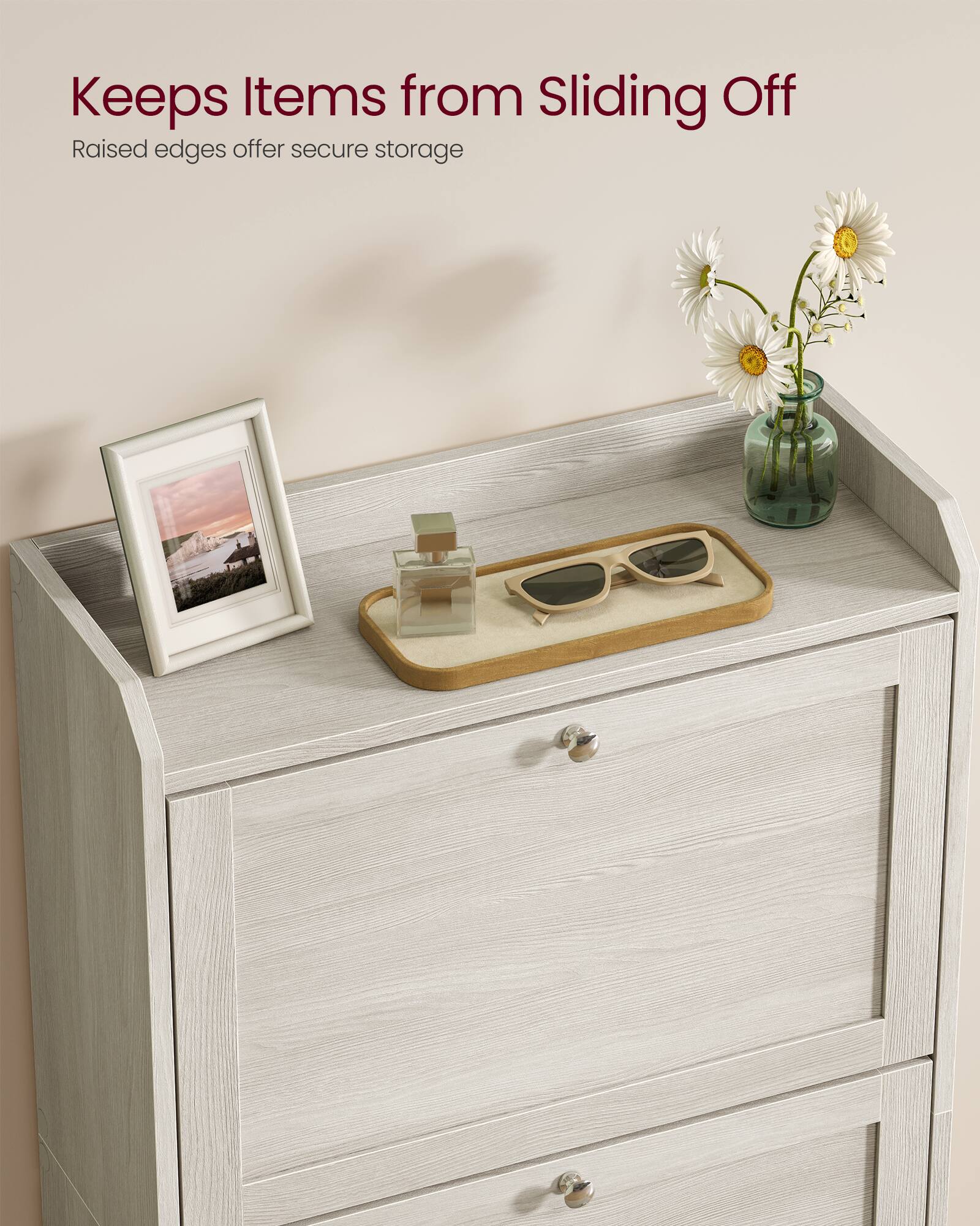 Keeps Items from Sliding Off  
Raised edges offer secure storage