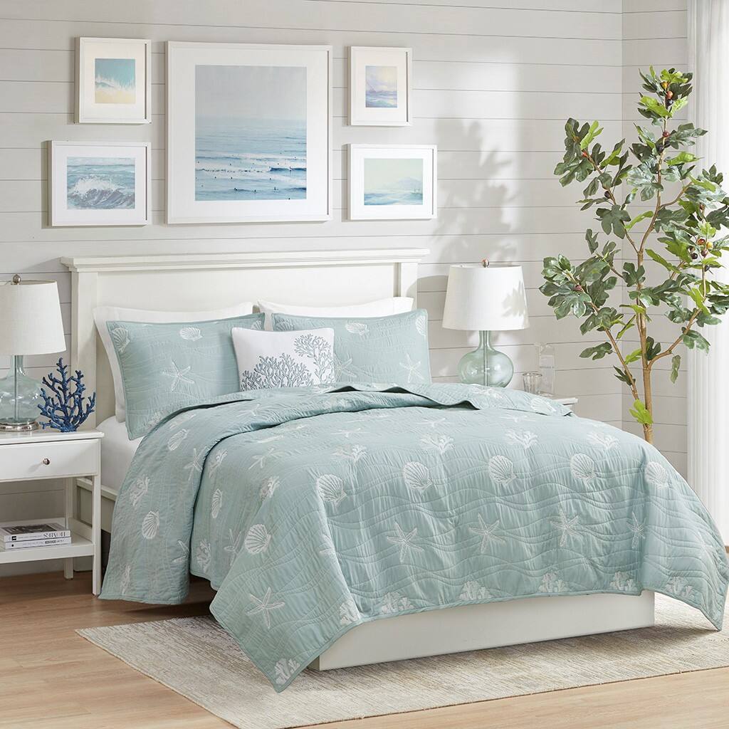 Alt View 1. Gracie Mills - Gracie Mills Elisa 4 Piece Cotton Reversible Embroidered Quilt Set with Throw Pillow - Aqua.