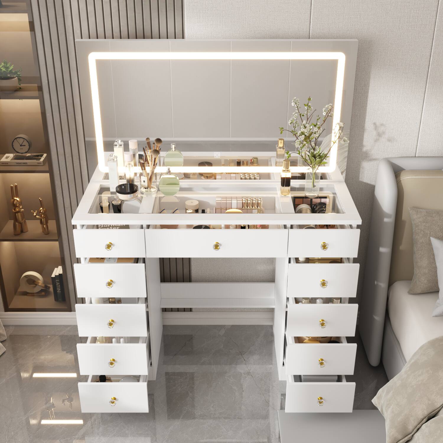 The text in the image is "I HOUA LATIN."