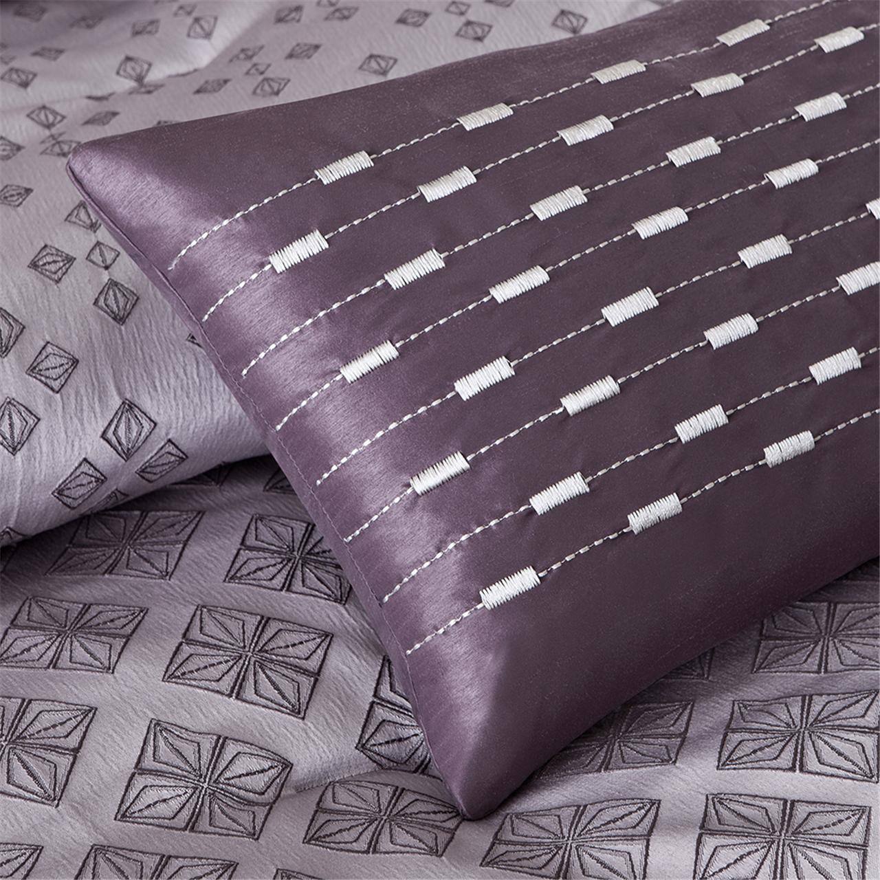 Alt View 2. Gracie Mills - Gracie Mills Pasquale Ombre Jacquard Duvet Cover Set - Purple.