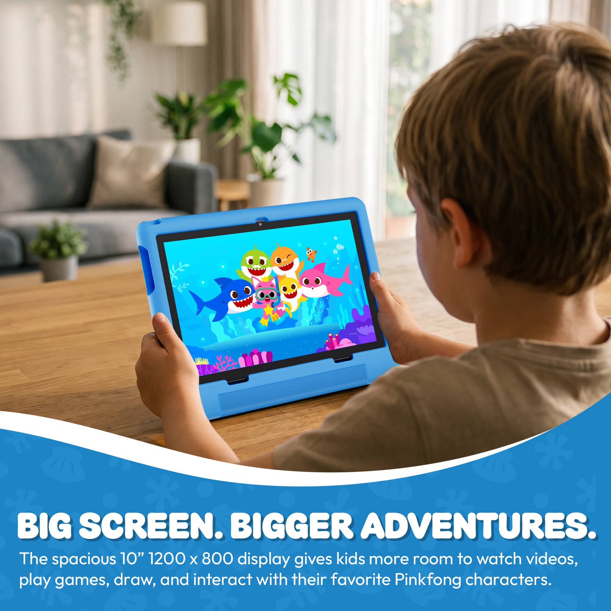 BIG SCREEN. BIGGER ADVENTURES.  
The spacious 10" 1200 x 800 display gives kids more room to watch videos, play games, draw, and interact with their favorite Pinkfong characters.