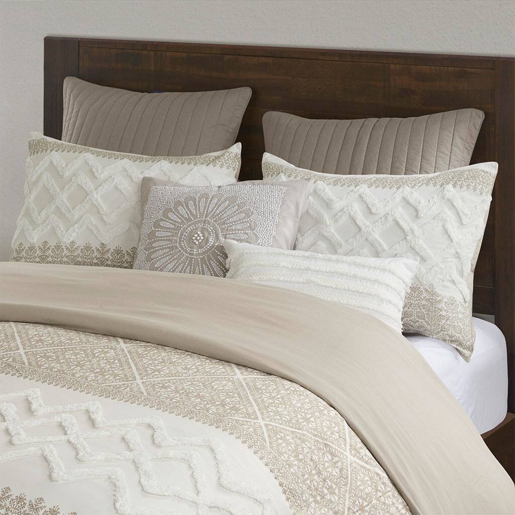 Alt View 2. Gracie Mills - Gracie Mills Robbins Chenille Tufted 3-Piece Cotton Duvet Cover Set - Taupe.