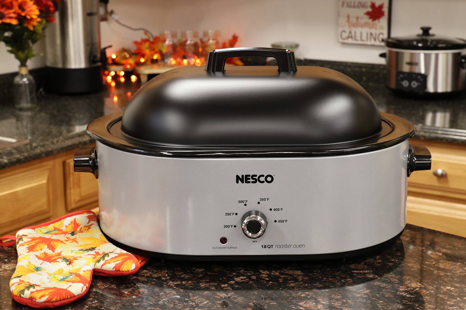 FALLING Autumn is CALLING  
NESCO 300F 350F 250F 400F 200F 450F  
CAUTION  
801 SUBFALE -n  
18 QT roaster oven  
TOR 0502602 20G