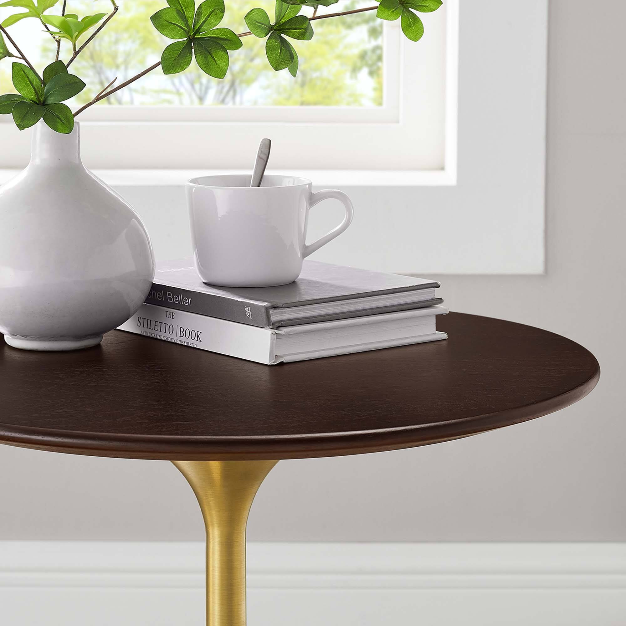 Chel Beller  
THE STILETTO BOOK