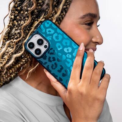 VELVET CAVIAR - Magsafe Case for Apple iPhone 16 - Metallic Navy Leopard VELVET CAVIAR - Magsafe Case for Apple iPhone 16 - Metallic Navy Leopard