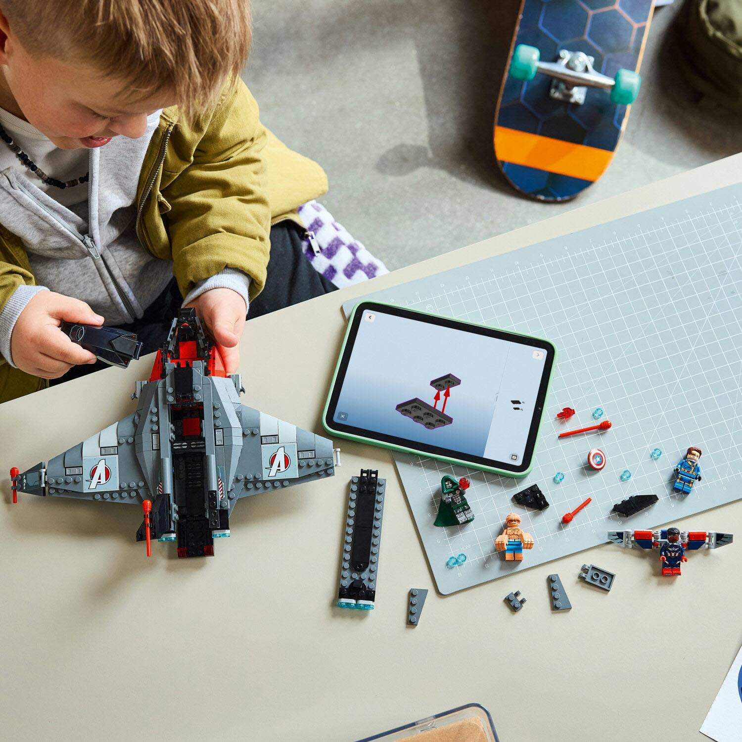 Alt View 12. LEGO - Marvel Avengers: Doomsday Quinjet 76347.