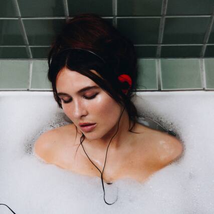 Front. Mimi Webb - Confessions - VINYL LP.