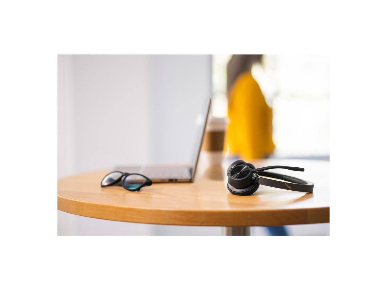 Alt View 8. HP - HP Poly Voyager 4320 USB-C Headset, Stereo/Mono, Wired/Wireless Bluetooth, Siri & Google Assistant - Black.