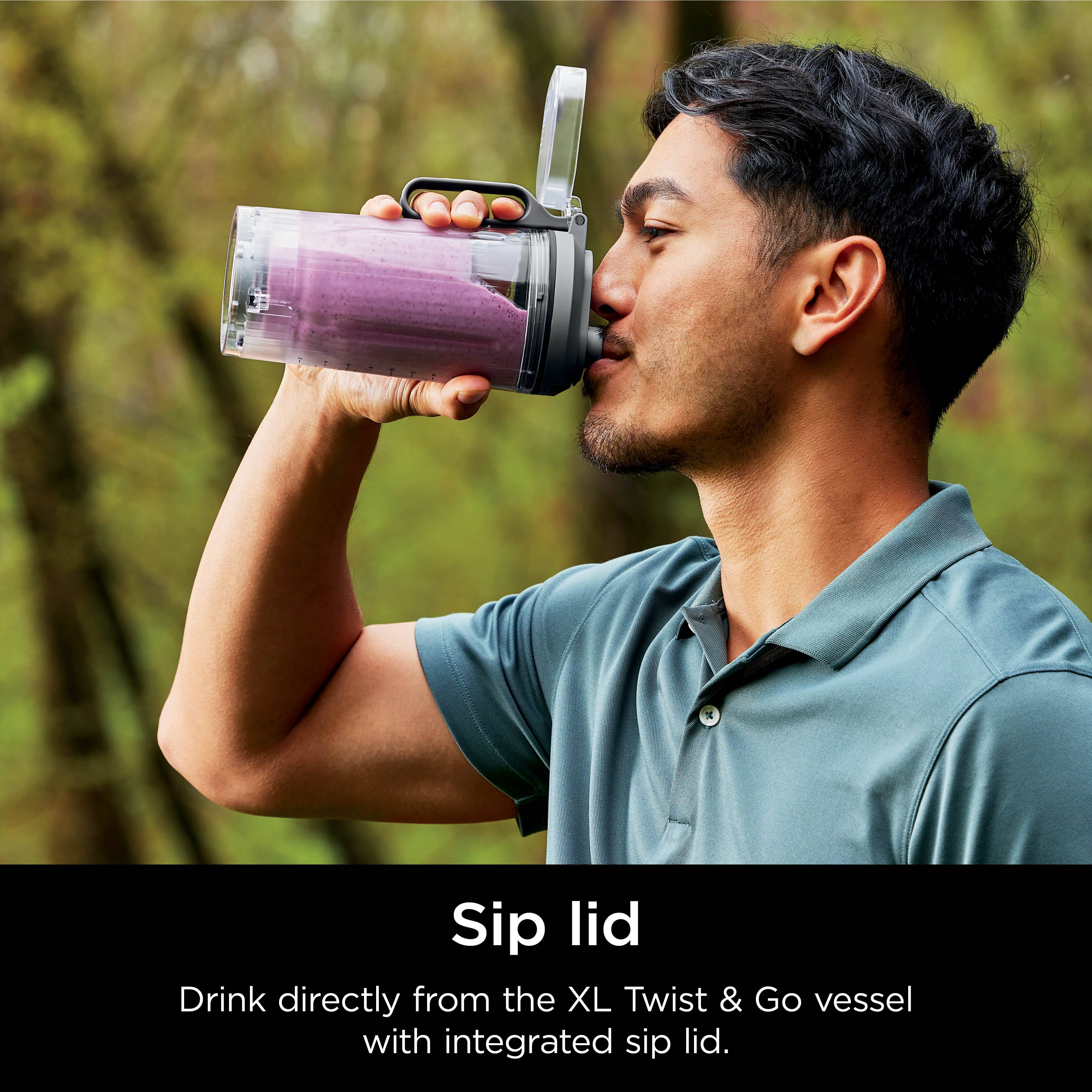 Sip lid: Drink directly from the XL Twist & Go vessel with integrated sip lid.