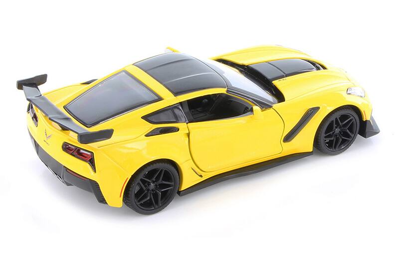 Alt View 2. Motormax - 2019 Chevrolet Corvette ZR1 Yellow with Black Accents 1/24 Diecast Model Car by Motormax.