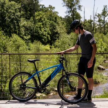 hyper 36 volt electric assist bicycle 700c E-Ride City Bike Blue The blue electric bike includes front and rear V 20in Hyper Ultra 40 E-Bike